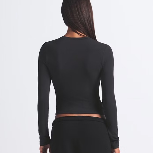 *new* SKIMS cotton jersey long sleeve t-shirt - black ('soot'), size XS - Picture 4 of 9